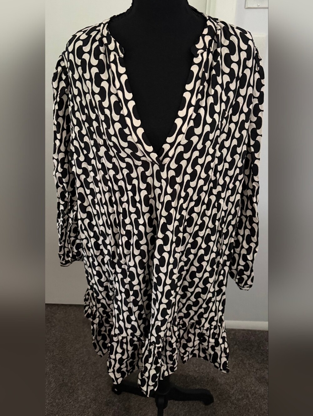 Zara Black and White Graphic V-Neck Dress
